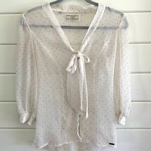 EUC GUESS Shear Feminine Preppy Feminine Flowy Top Blouse Size Small